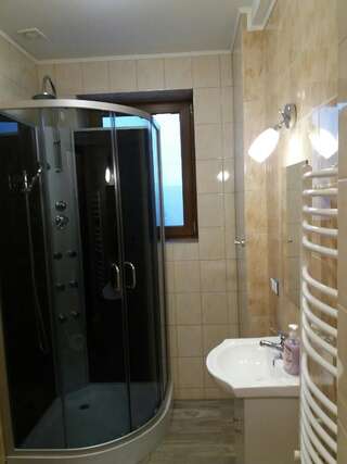 Проживание в семье Noclegi Avoca Пирзовице Трехместный номер с собственной ванной комнатой-4
