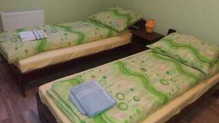 Проживание в семье Noclegi Avoca Пирзовице Двухместный номер с 2 отдельными кроватями и ванной комнатой-1