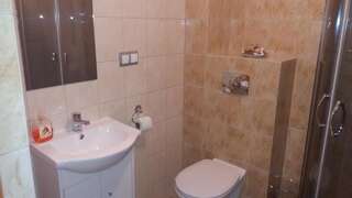 Проживание в семье Noclegi Avoca Пирзовице Двухместный номер с 2 отдельными кроватями и ванной комнатой-2