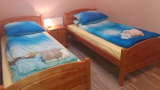 Проживание в семье Noclegi Avoca Пирзовице Двухместный номер с 2 отдельными кроватями и собственной ванной комнатой-1