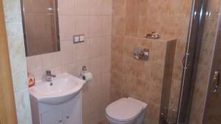 Проживание в семье Noclegi Avoca Пирзовице Двухместный номер с 2 отдельными кроватями и собственной ванной комнатой-2